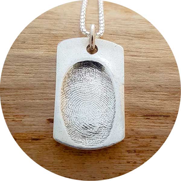 Empreinte digitale-Etiquette de chien-argent pressé